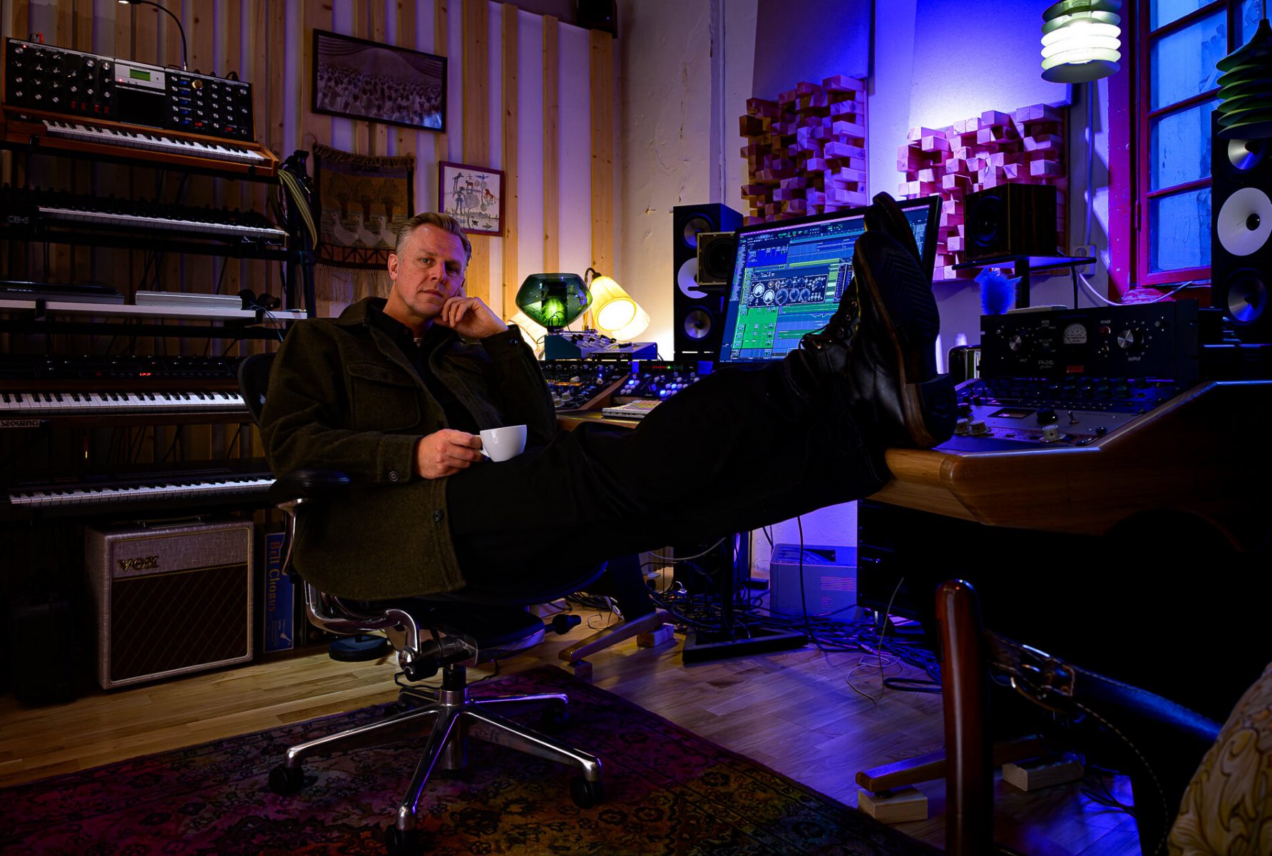 Portrait of Familjen in his studio. Soft light and nice atmosphere.